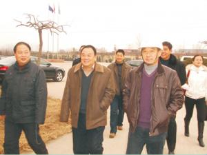 董事(shì)長(cháng)陪同市(shì)人(rén)大(dà)領導參觀公司